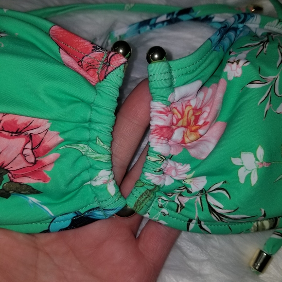 Gibson & Latimer Bikini Top- Medium - Picture 2 of 13